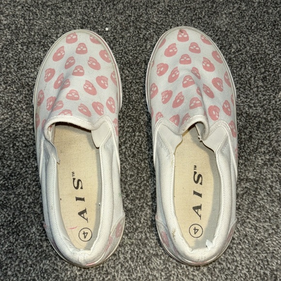 AIS pink skull white step in shoes size 4 youth or women’s size 6 - Picture 6 of 6